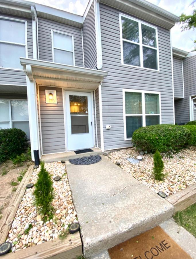 Elegant Serene- Townhome, 10 Mi to Downtown, near Airport - B&B
