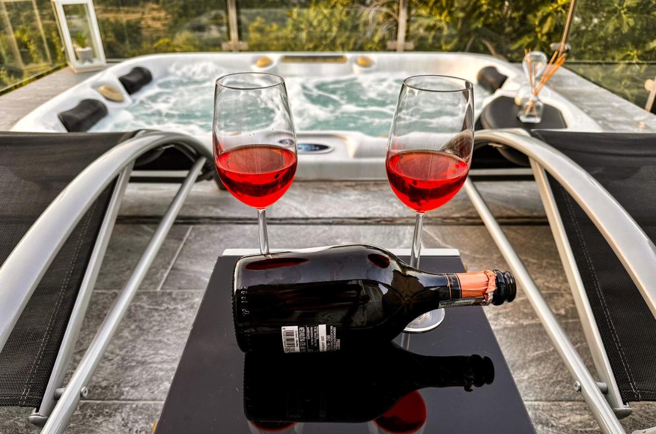 Summer House Nika with Jacuzzi - B&B