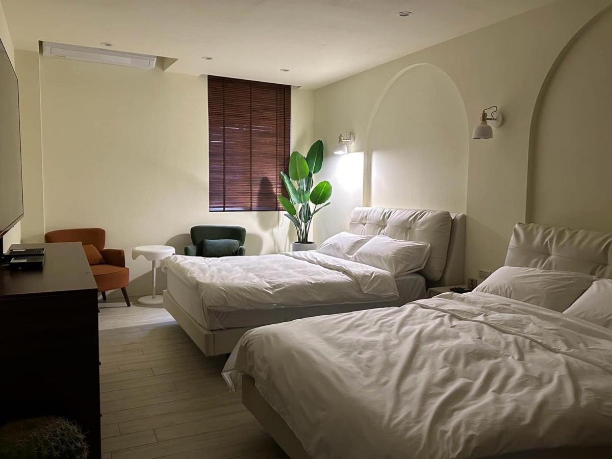 Vierbettzimmer mit Badewanne