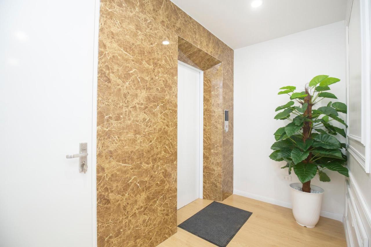 Superior One-Bedroom Apartment