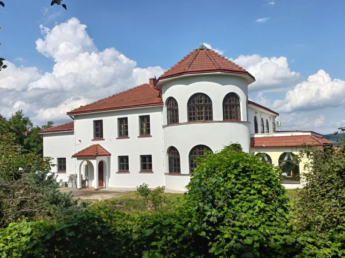 Dworek pod Liwoczem - B&B