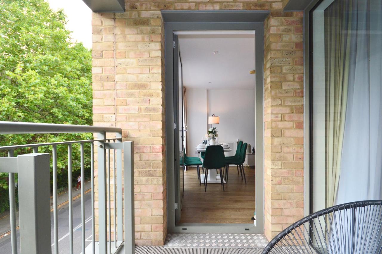 Modern 2 Bedroom Apartment Steps from Vauxhall St - Bed and Breakfast Londen
