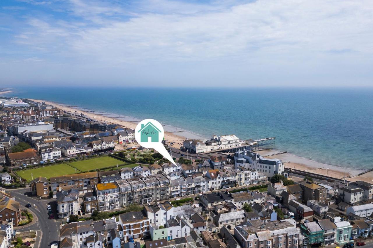 Two bed Apartment with Sea Views in Bognor Regis - B&B