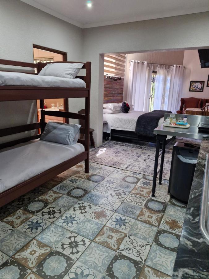 Deluxe Doppel-/Zweibettzimmer mit Gartenblick