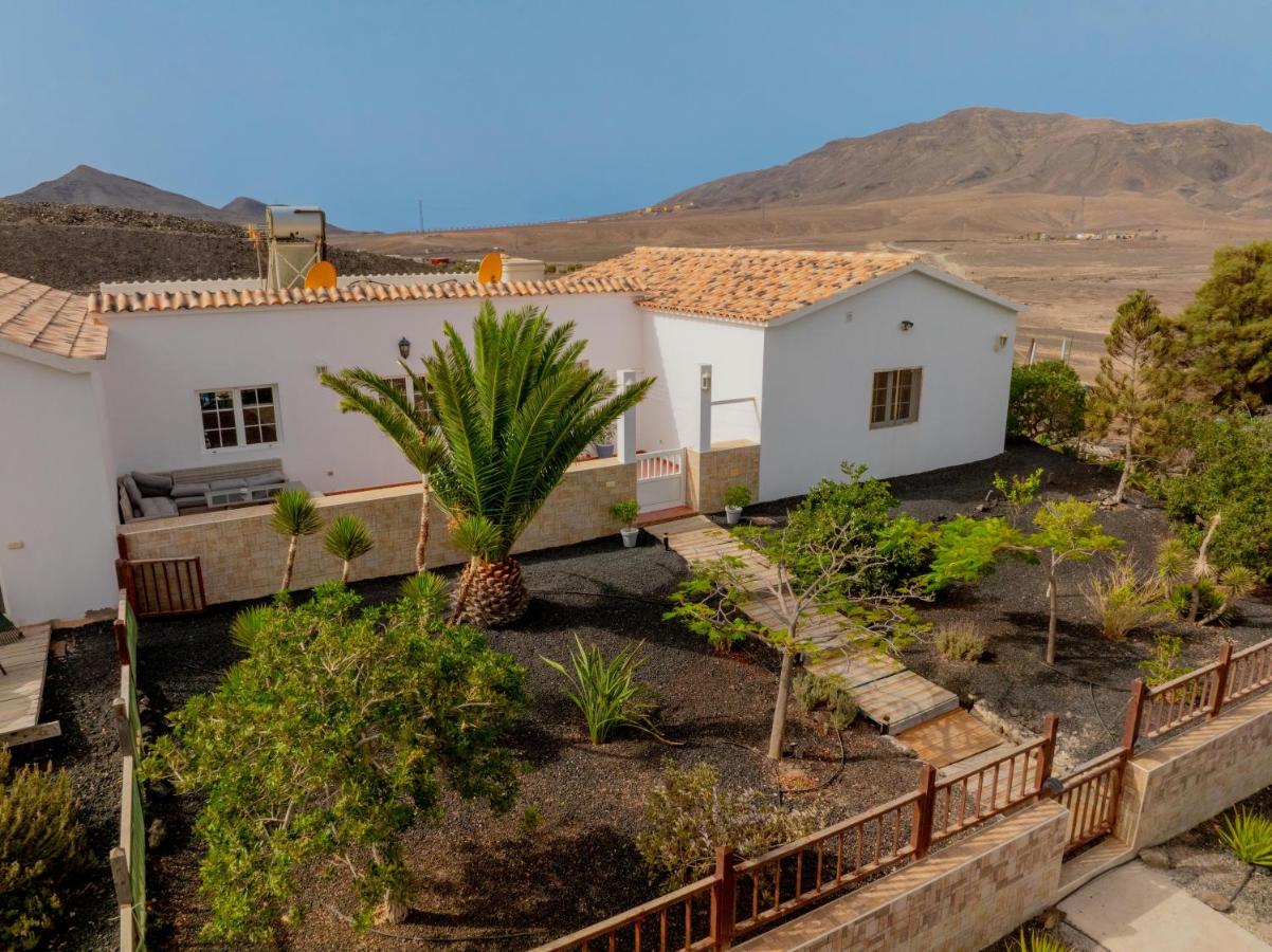 Casa Amaya - Spacious House with Pool, Large Garden, BBQ, 2 Terraces, and Ideal Location - B&B