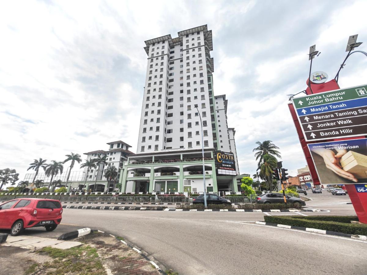 Costa Mahkota Relaxing View 2BR 5pax Town Area - Bed and Breakfast