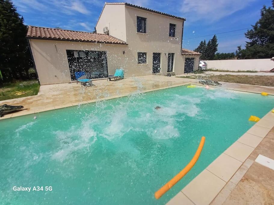Villa moderne avec piscine - Chambres d’hôtes