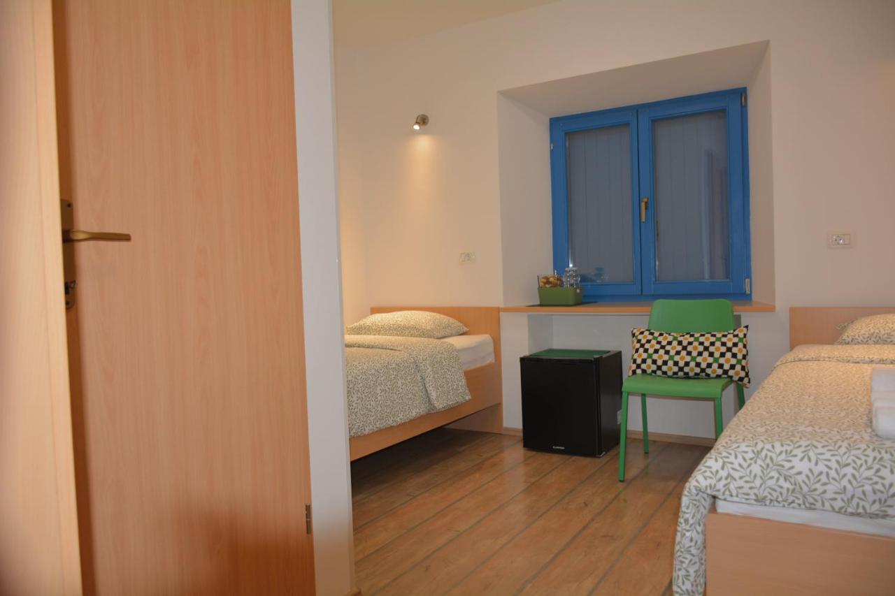 Camera Doppia con Letti Singoli con Bagno Privato