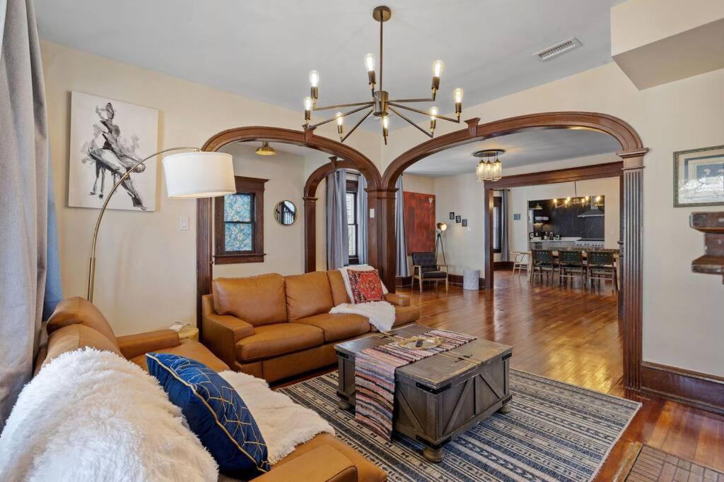 AC 9 BR 4BA Victorian Manor - 1 Block to Beach - B&B Atlantic City