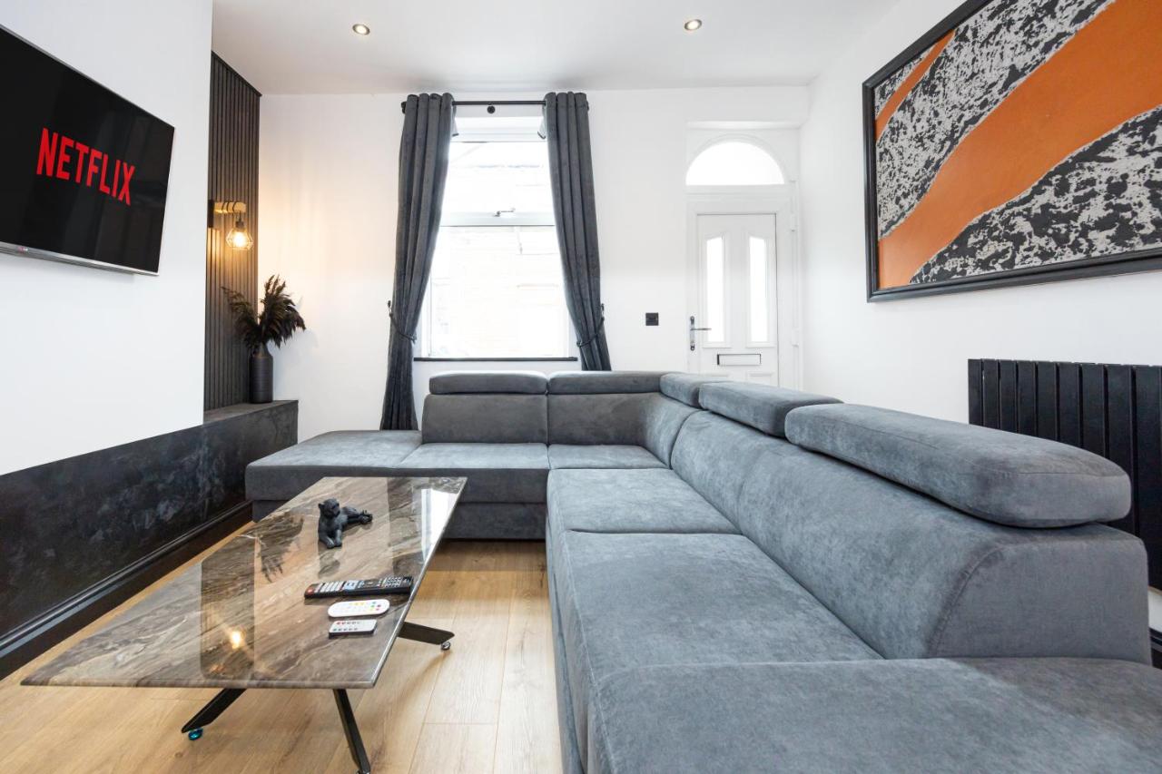 Midnight Manor-High Speed Wi-Fi-Cinema Room-Sleeps6 - B&B Leigh