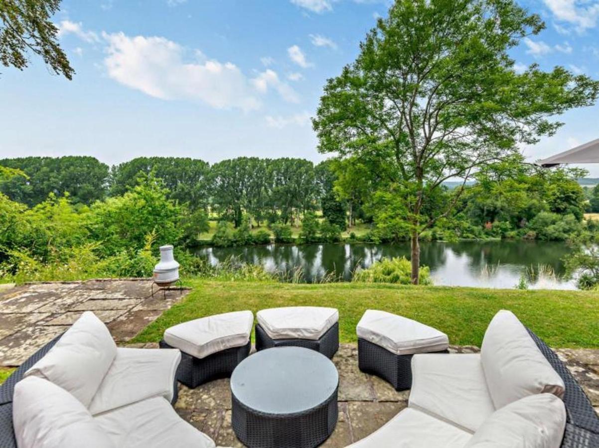 Luxury Riverside Mansion in Marlow - B&B