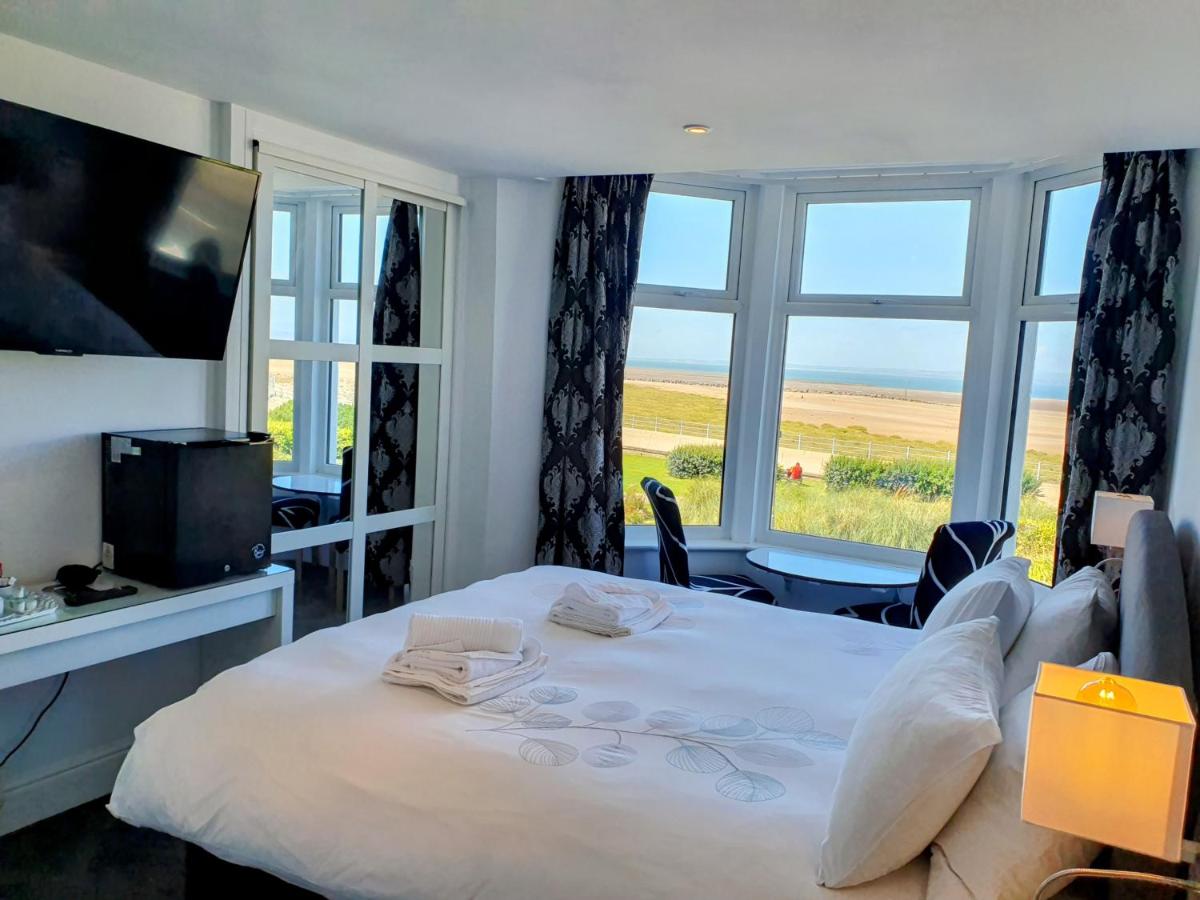 Deluxe Zimmer mit Kingsize-Bett mit Meerblick