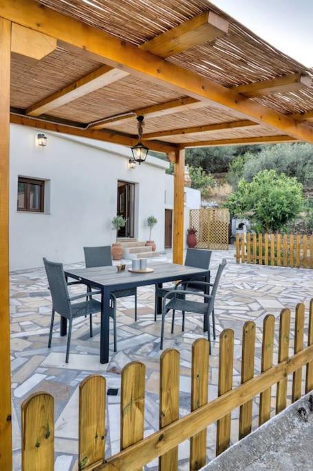 Villa Camesi - Quiet Escape with Stunning Views - B&B