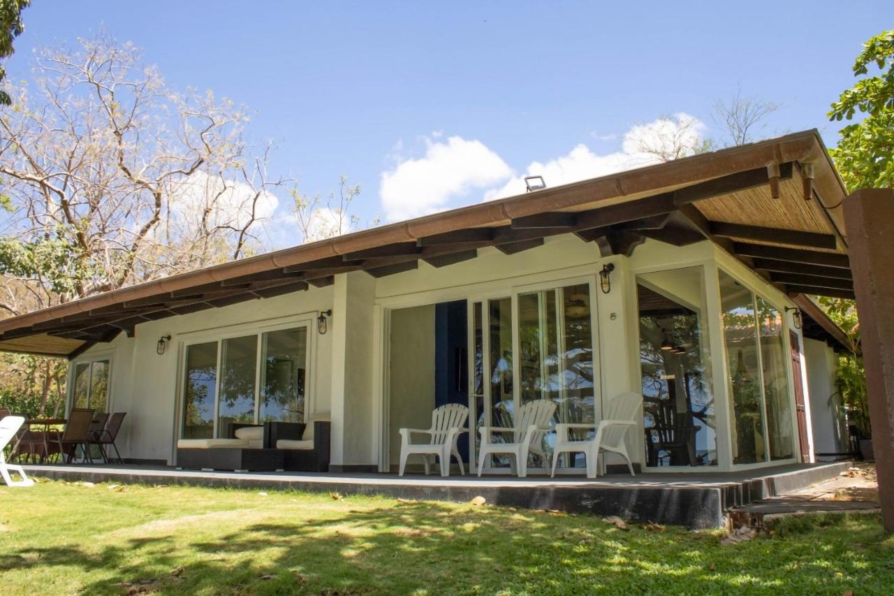 Villa - Beach Front