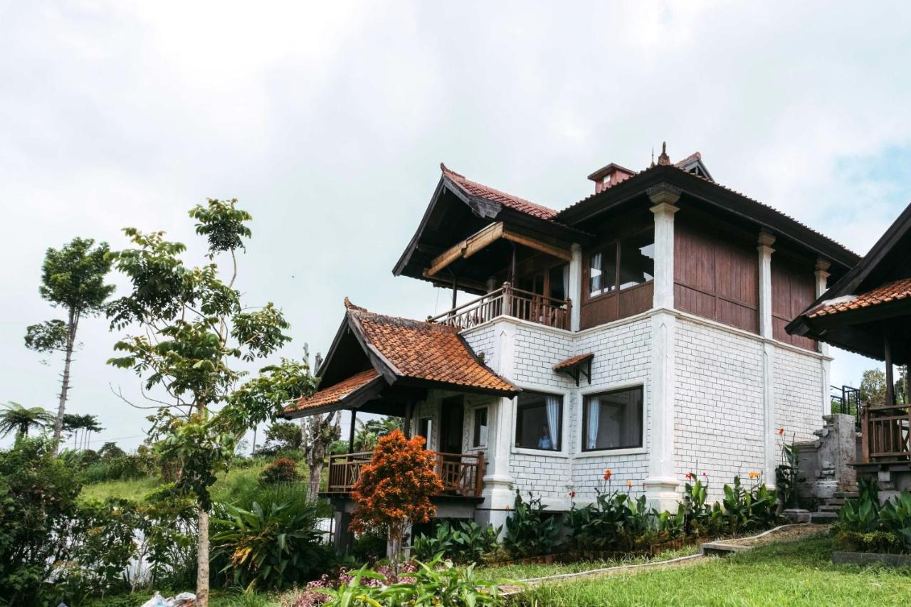 Girihill Farmhouse - Bed and Breakfast