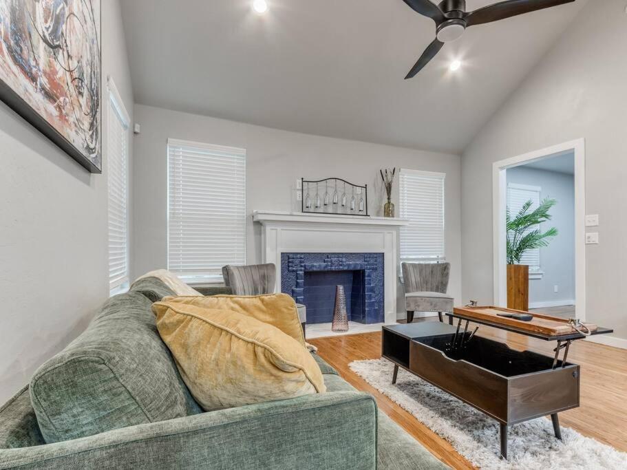 Plaza District Modern Home - B&B Oklahoma City