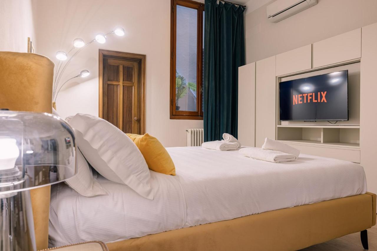 Accademia Luxury Art Apartment - B&B Florencia