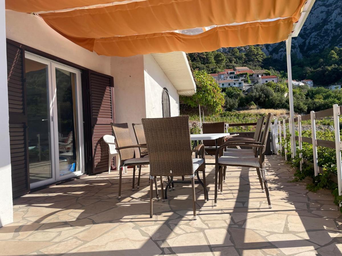 Idyllisches Haus an Weingärten 30 m von Kiesstrand - B&B Podobuče