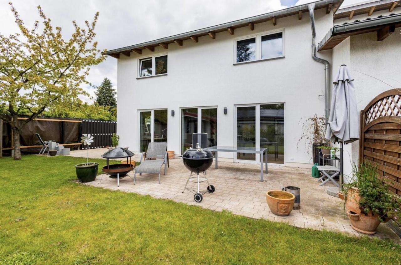 Stilvolles Zimmer mit Bad, nahe Messe, BMW, Expo - Bed and Breakfast