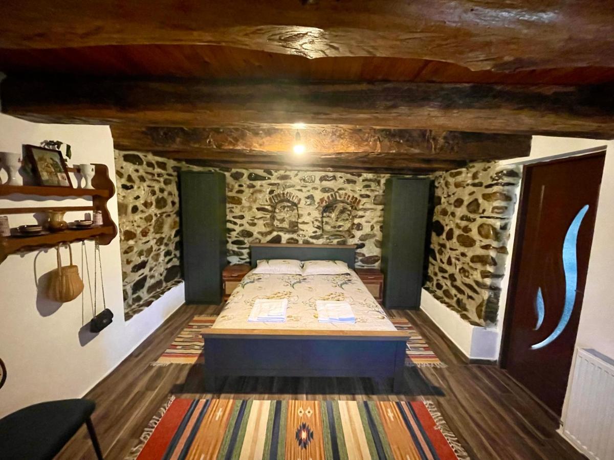 Casa de sub Salcie - Bed and Breakfast