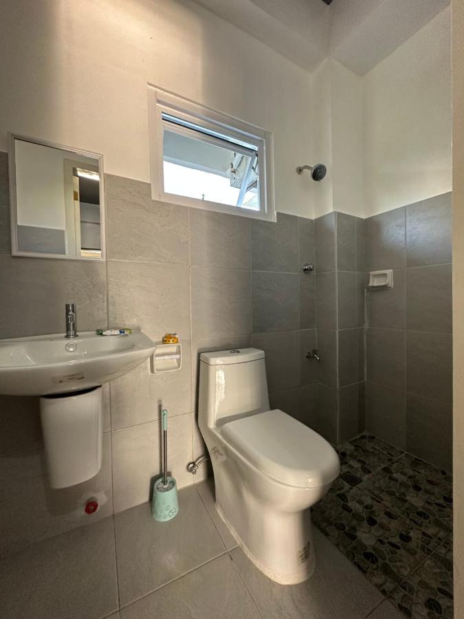 Casita de Gloria Hometel - B&B Legaspi