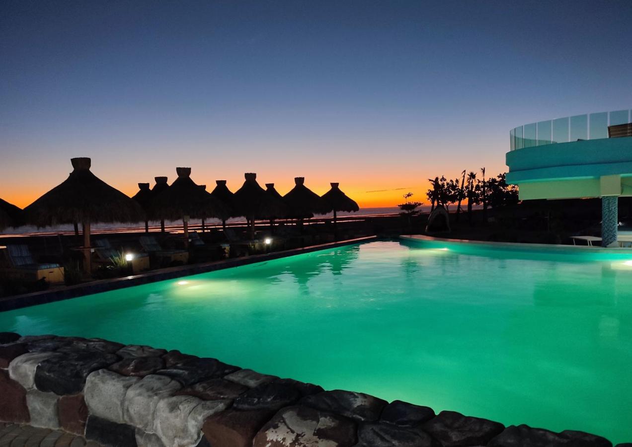 Brand New Villa 17 Beachfront - B&B
