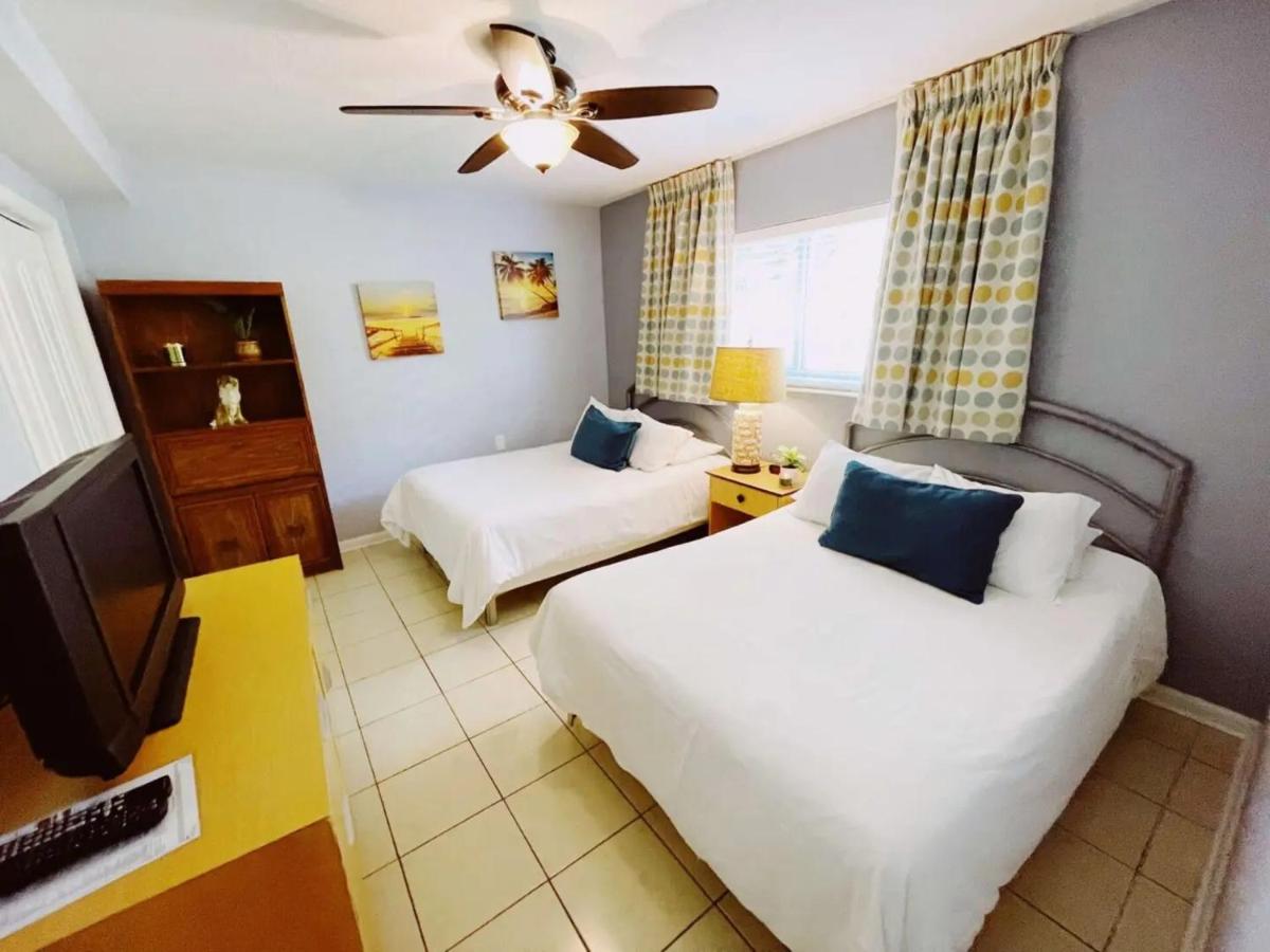 Deluxe One Bedroom, Two Queen Bed with Kitchen and Sofa Bed