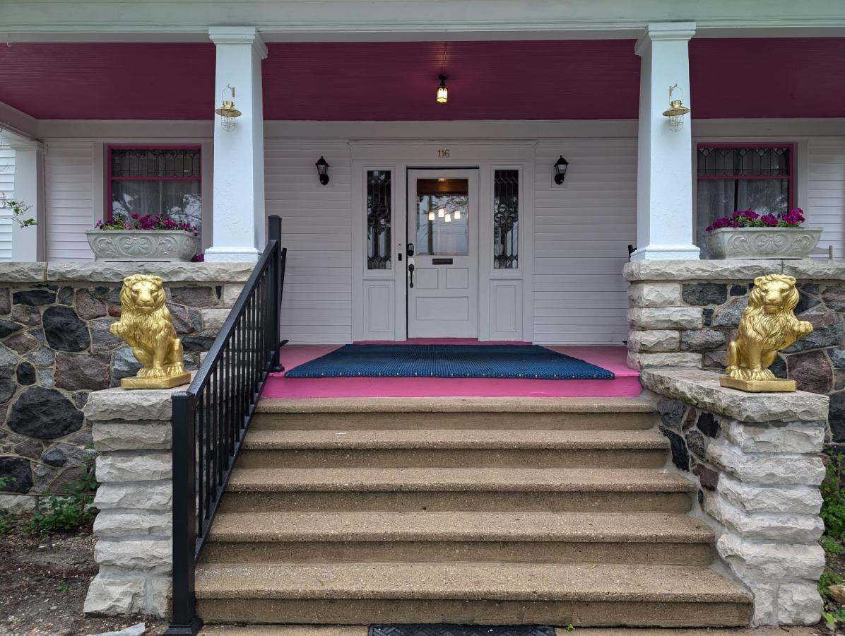 The Queen - B&B