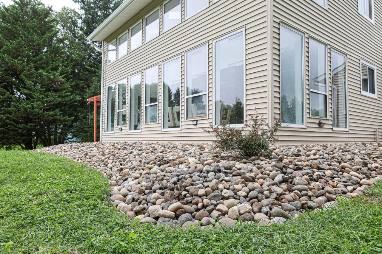 Beautiful home with mountain top views with an EV and NEMA connection!! - Bed and Breakfast