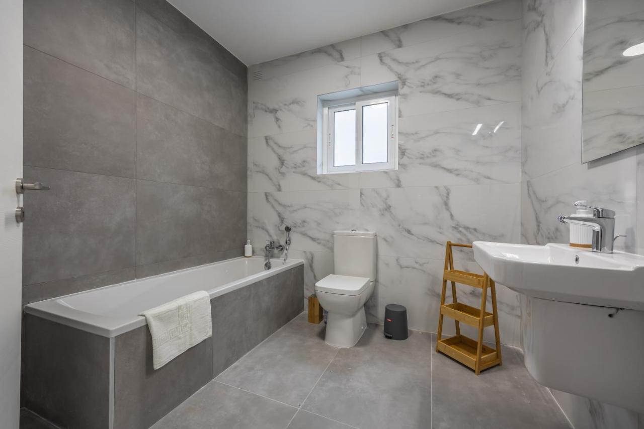 Appartamento Deluxe con 2 Camere da Letto e Balcone