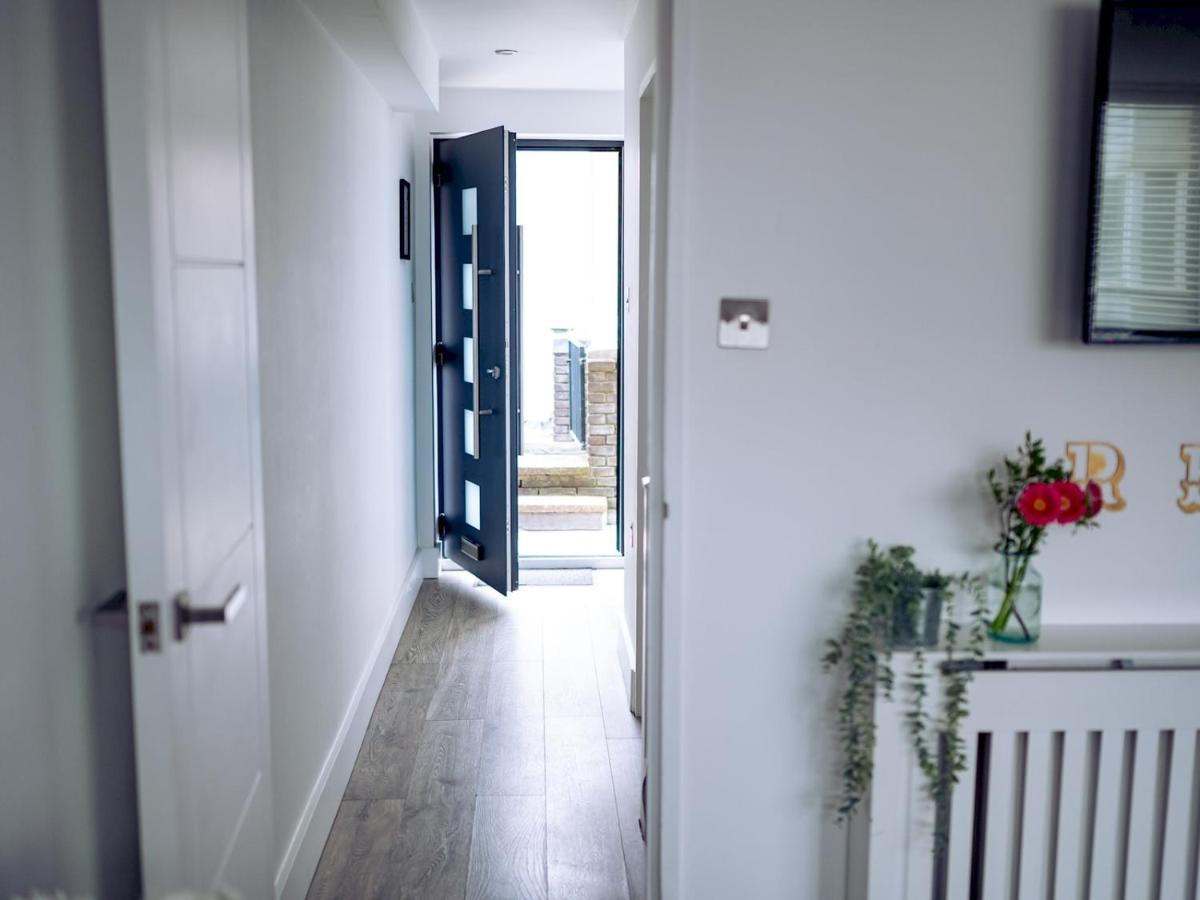 Townhouse Modern Mews Apartment Pass The Keys - B&B
