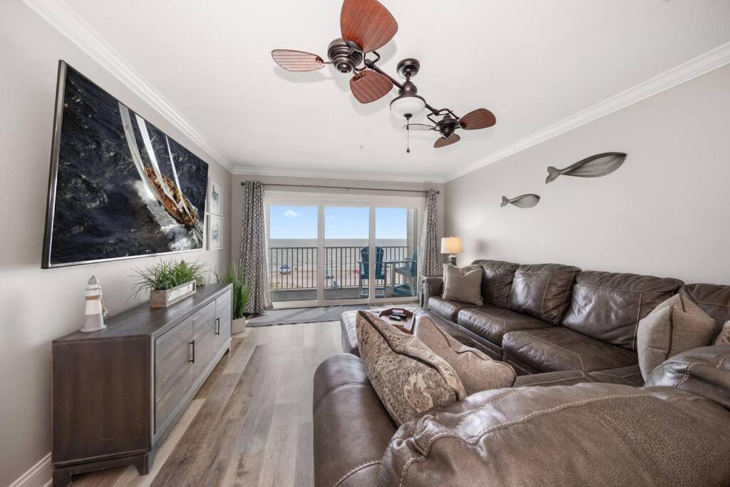 Sea Oats Condo 302 Direct Gulf with Heated Pool - B&B St. Pete Beach