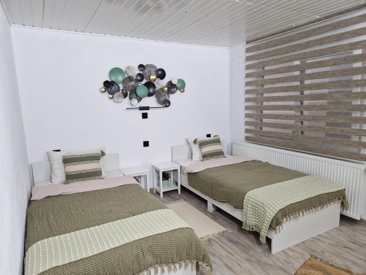 Zweibettzimmer mit eigenem Bad