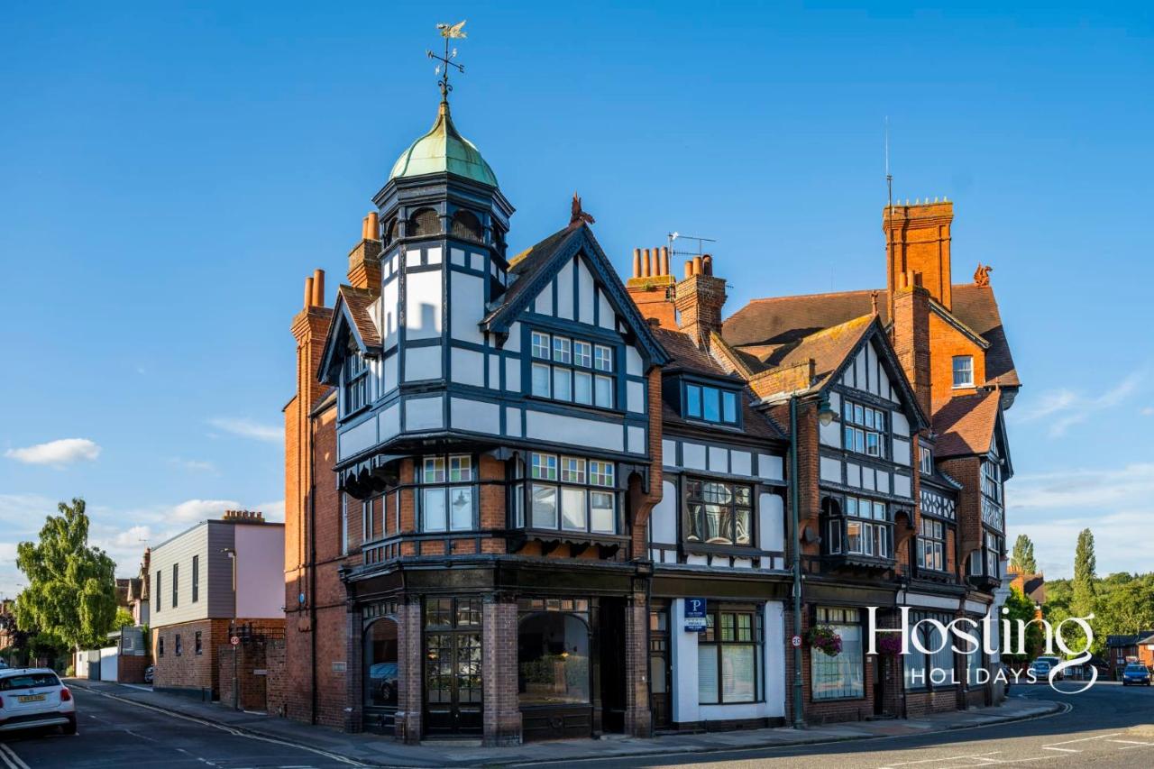 Dragon Court - 4 Beds with Terrace Garden - B&B