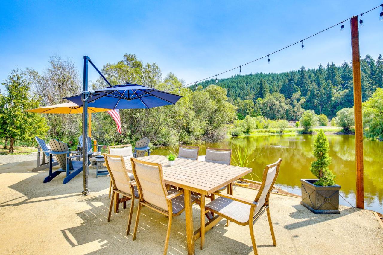 Southern Oregon Cabin Fire Pit and Private Pond! - Chambres d’hôtes