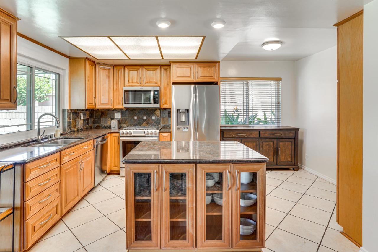 Huntington Beach Home Fire Pit, Grill and More! - B&B Huntington Beach