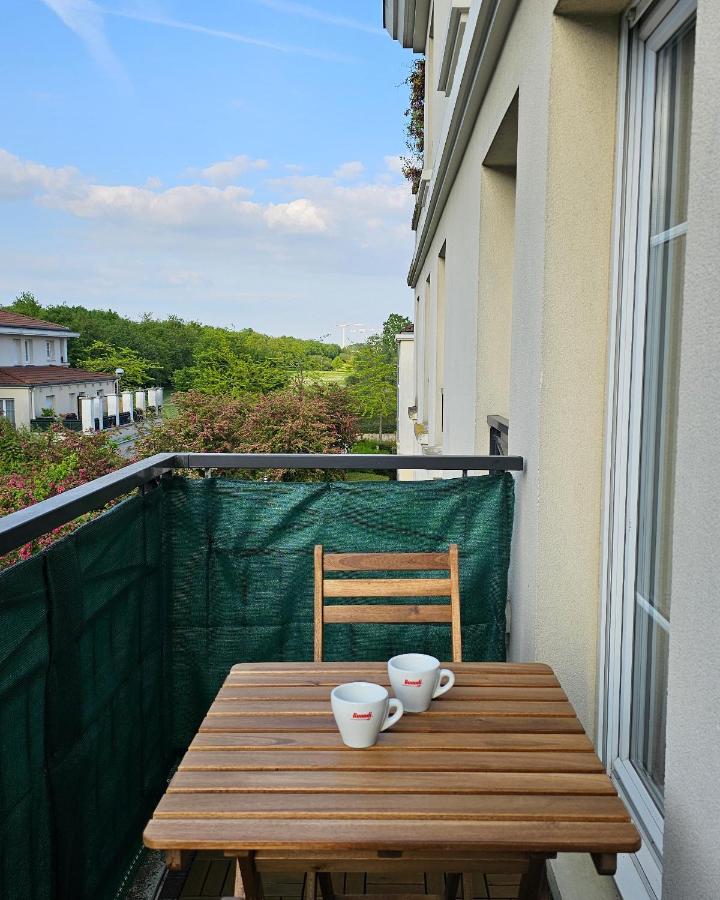 T2 lumineux, à 10 min de Disney, au pied de la gare avec parking privé - B&B Bussy-Saint-Georges