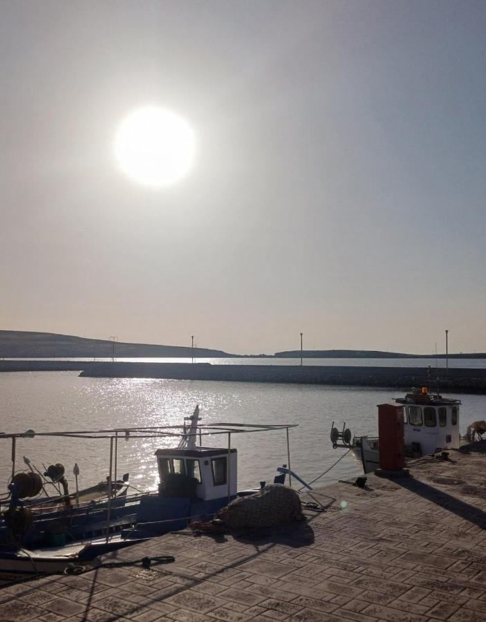 Seafront & Sunsets Sigri House - B&B