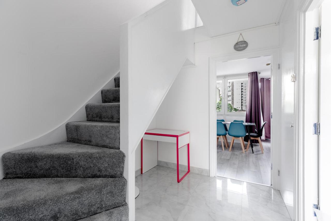 3BR Off A13 , Sleeps 6, 2mins to Langdon DLR,Free Parking - Ferienwohnung London