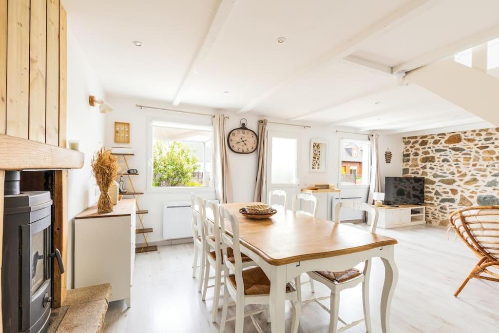 Charmante maison familiale à 10 minutes des plages - Bed and Breakfast Plougrescant