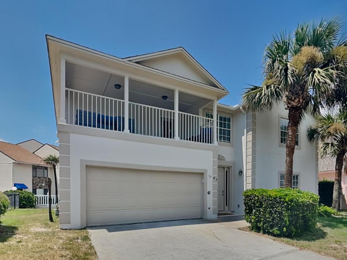 Dominica at Port-O-Call - B&B Destin