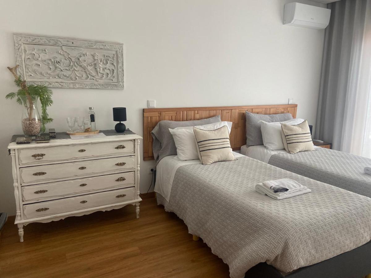 Doppel-/Zweibettzimmer mit Balkon