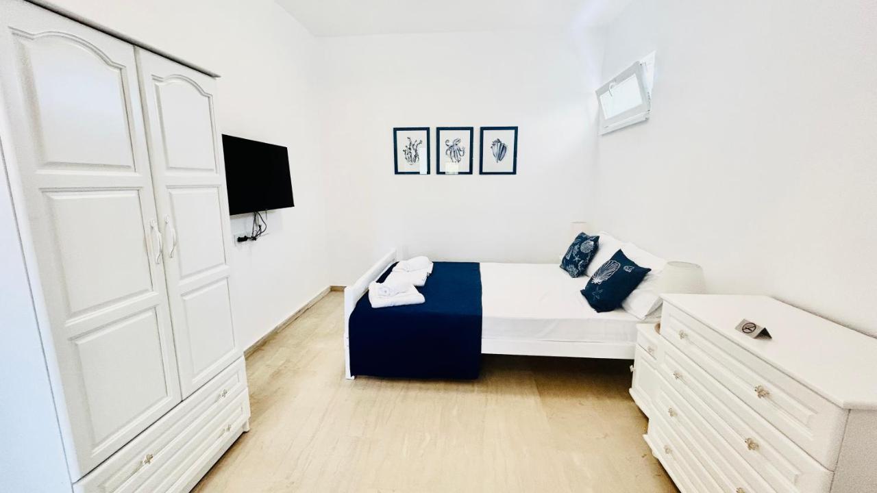 Estudio con balcón
