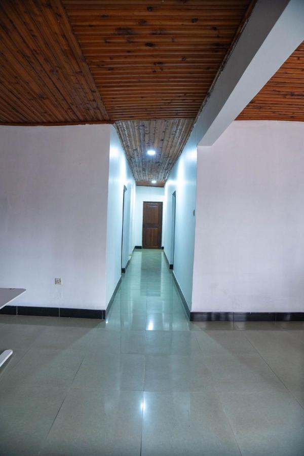 Huru Hostels - B&B