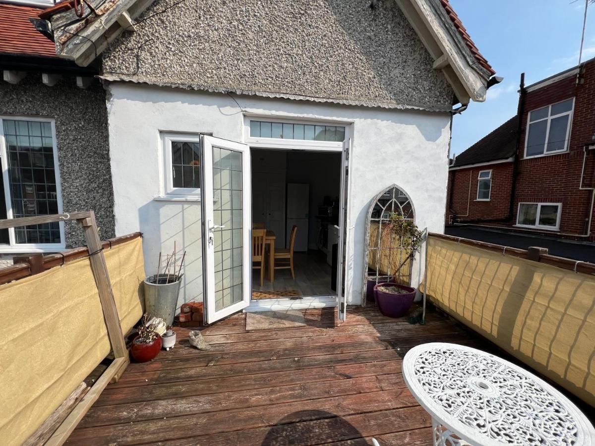 Brook Lodge Roof Terrace Apartment - B&B