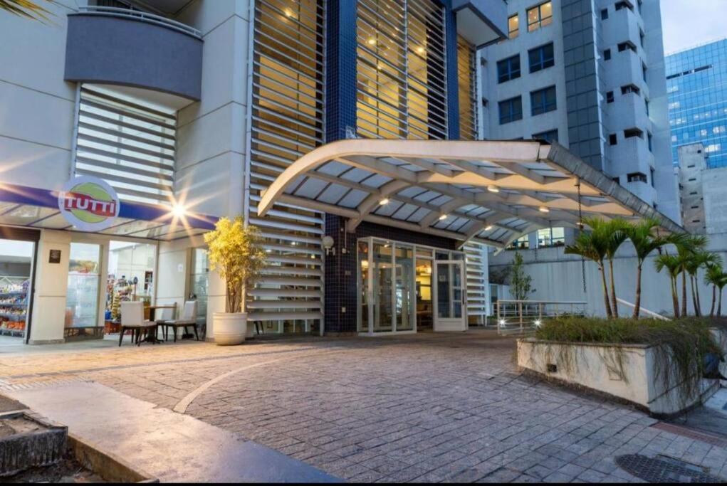 Studio Saint Charbel com vaga e varanda - rua do Hospital Sírio Libânes - Ferienwohnung São Paulo