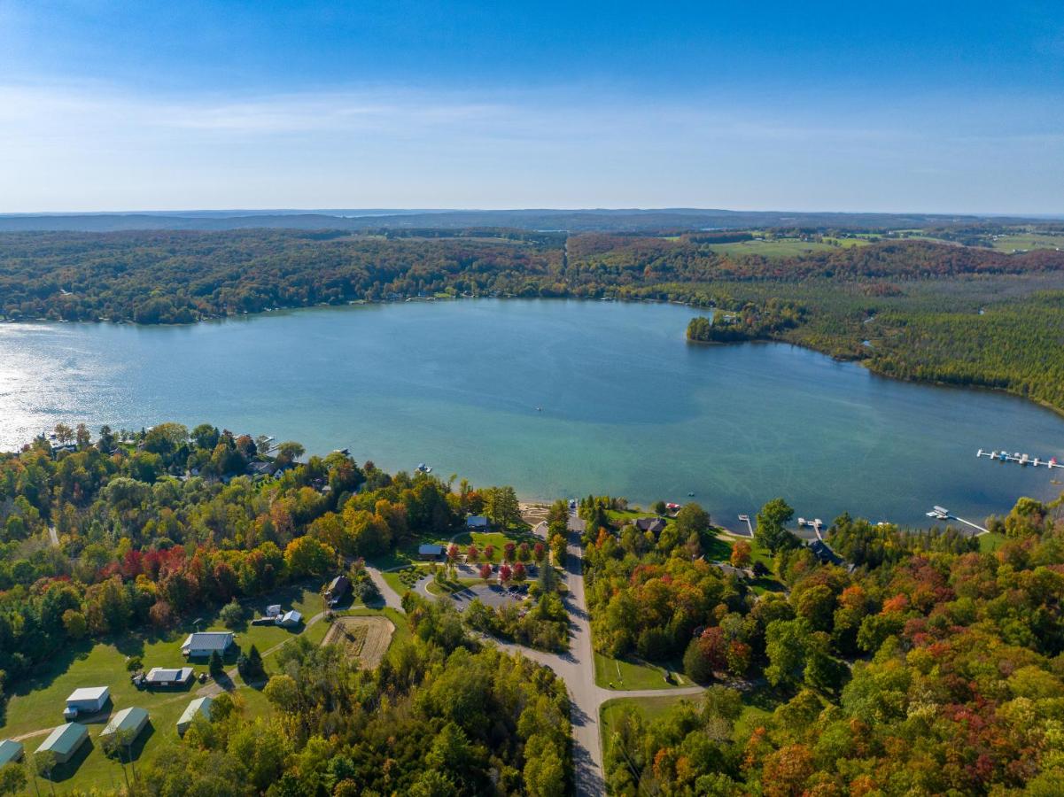 Private & Convenient-Hot tub-Fire Pit-Game room! - Ferienwohnung Petoskey
