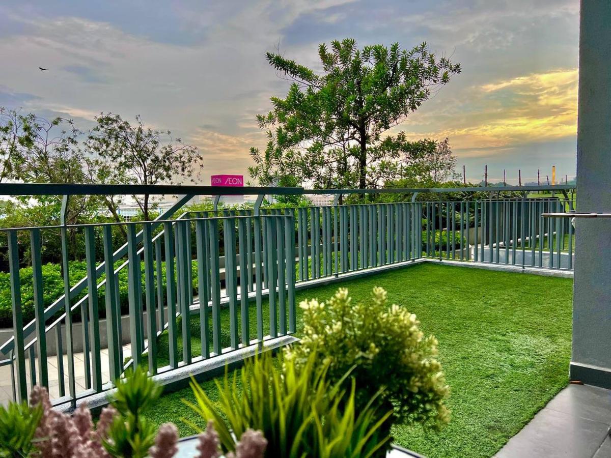 Two-Bedroom Deluxe Apartment with Balcony