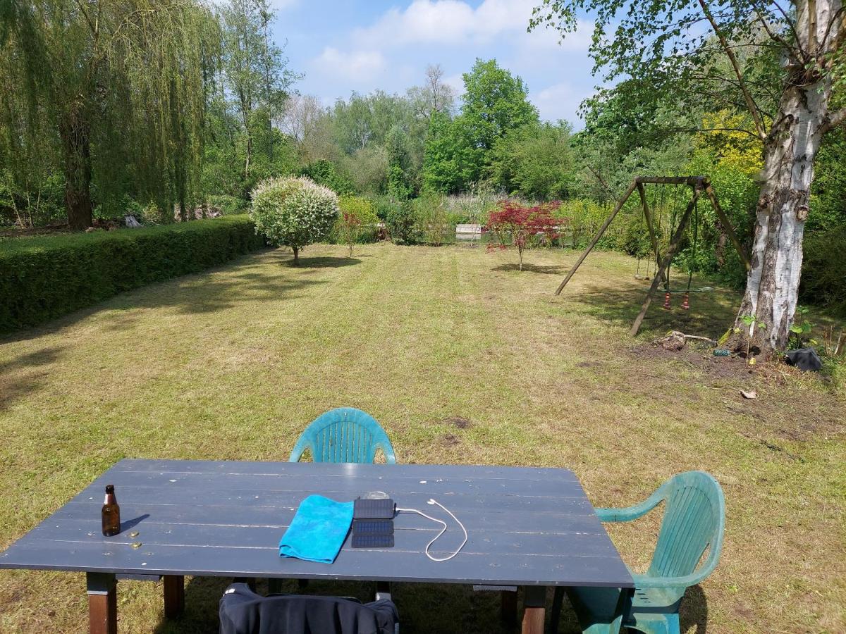 Hortillonnages Chalet entouré d'eau - Bed and Breakfast