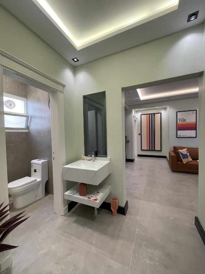 شقة فاخرة شمال الرياض - غرفة نوم وصالة بمدخل ذكي - B&B